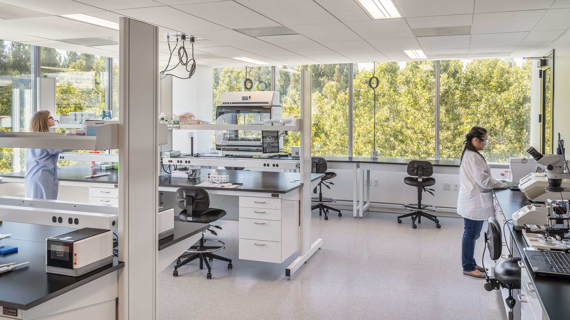 Interior lab space at 10x Genomics
